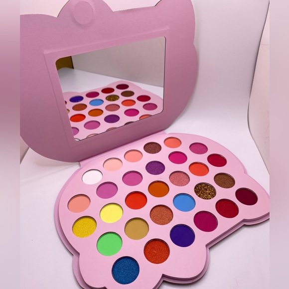 Hello Kitty Eyeshadow Palette with magnetic closure- Pink - New in box! - Picture 5 of 6